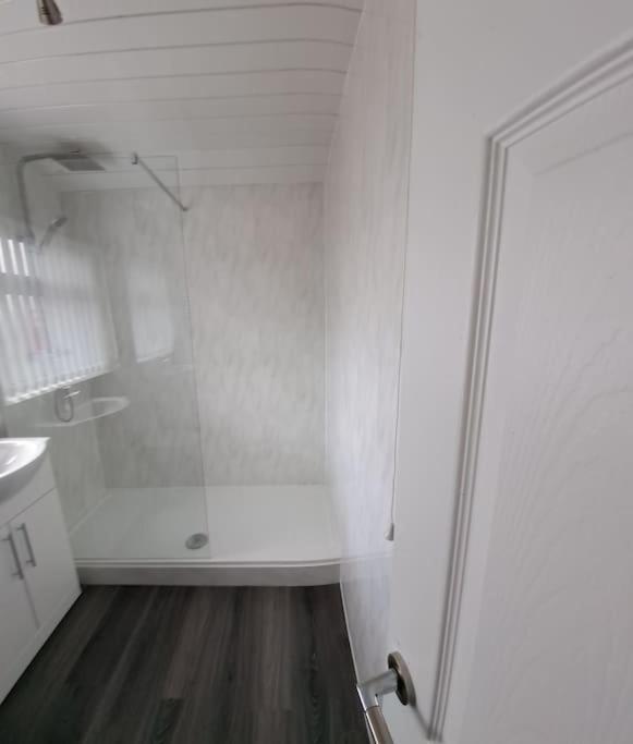 1 Bed Apart Dowlais Bagian luar foto