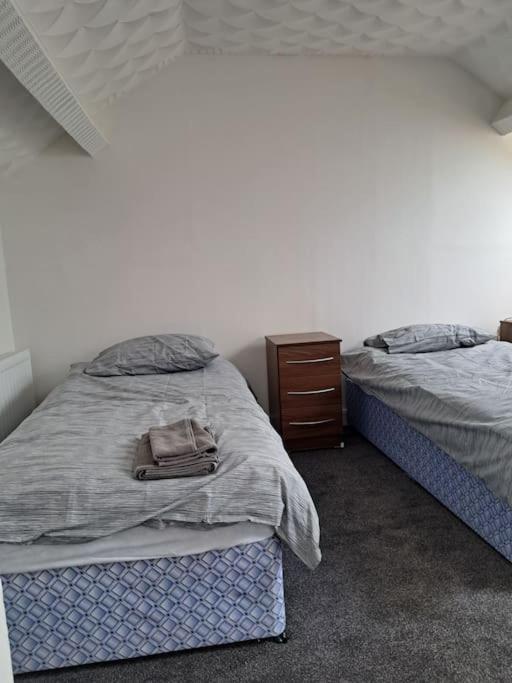 1 Bed Apart Dowlais Bagian luar foto